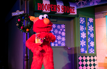 elmo on christmas street