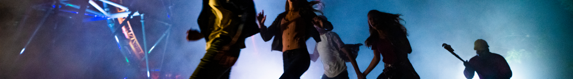 People running from scare actor