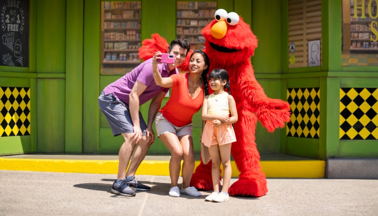 Sesame Place Philadelphia Elmo Family Selfie
