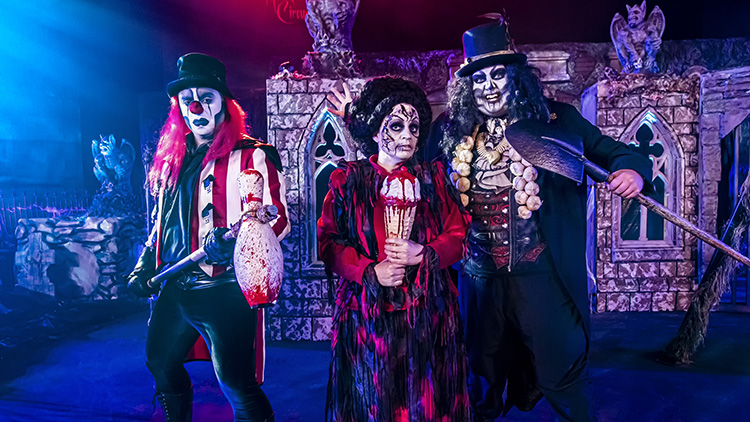Scare actors at Howl-O-Scream