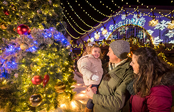 Simple Christmas tree decoration ideas and themes