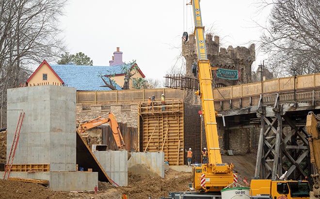 Finnegan's Flyer crane work moving steel structures at Busch Gardens Williamsburg