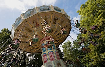 Der Wirbelwind swing ride at Busch Gardens Williamsburg