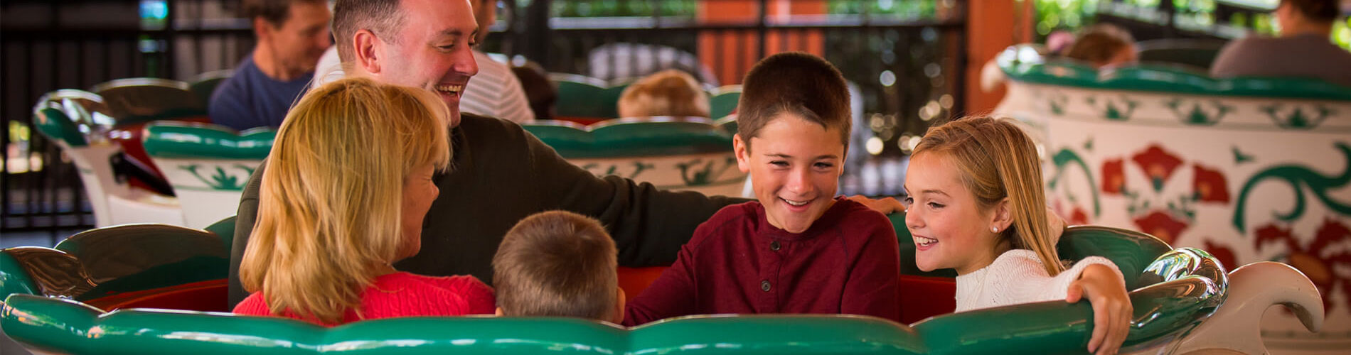 People riding Der Wirbelwind swing ride at Busch Gardens Williamsburg